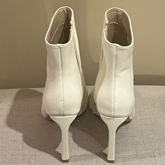 Oasis Society White High Heel Ankle Boots, size 8 - Picture 3 of 6